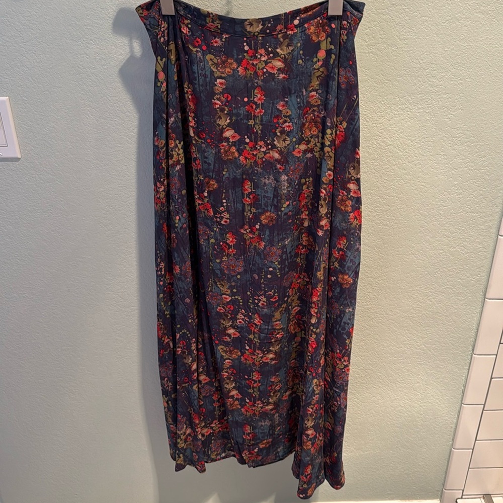 Natural Life skirt size M NWOT